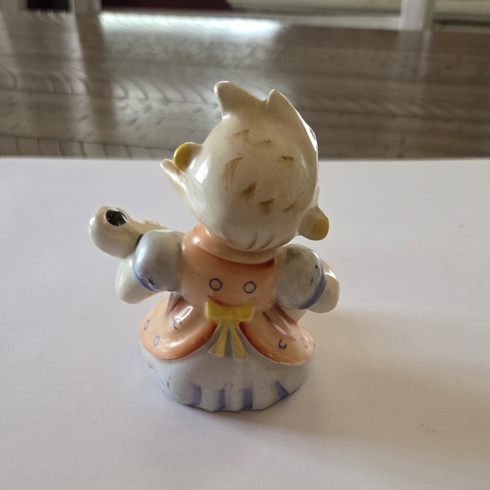 Vintage Ceramic Figurine with Guitar - Picture 3 of 4